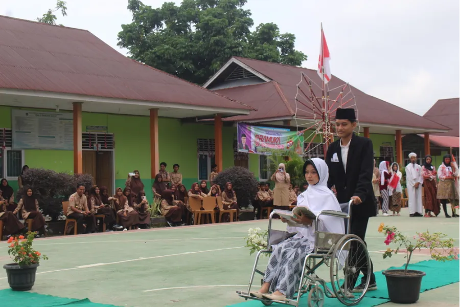 Semarak Perlombaan dalam rangka HUT ke-81 RI di MAN 5 Pasaman Barat