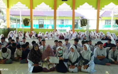 Penyuluhan Bahaya HIV/ AIDS oleh RSI Ibnu Sina Simpang Empat kepada Murid MAN 5 Pasaman Barat