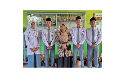 KEPALA MAN 5 PASAMAN BARAT LEPAS 4 ORANG SISWA MENGIKUTI PASKIBRAKA TINGKAT KABUPATEN PASAMAN BARAT TAHUN 2024