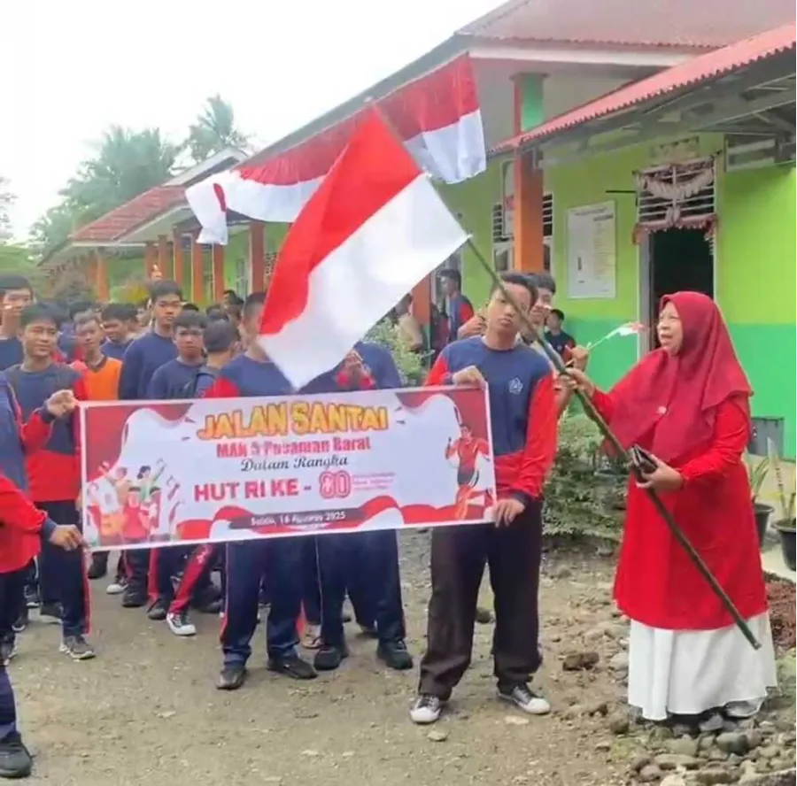 Semarak Menyambut HUT ke-80 RI MAN 5 Pasaman Barat Gelar Jalan Santai
