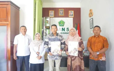 Penandatanganan Memorandum of Understanding (MoU) antara Bawaslu Pasaman Barat dengan MAN 5 Pasaman Barat