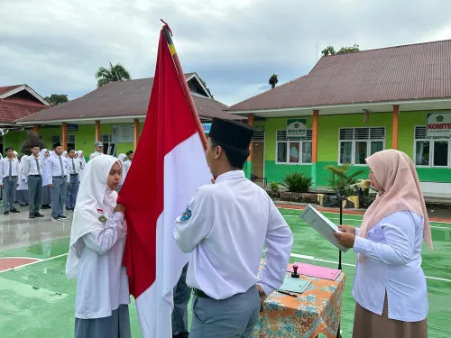 Kepala MAN 5 Pasaman Barat Lantik Pengurus OSIM Periode 2025/2026