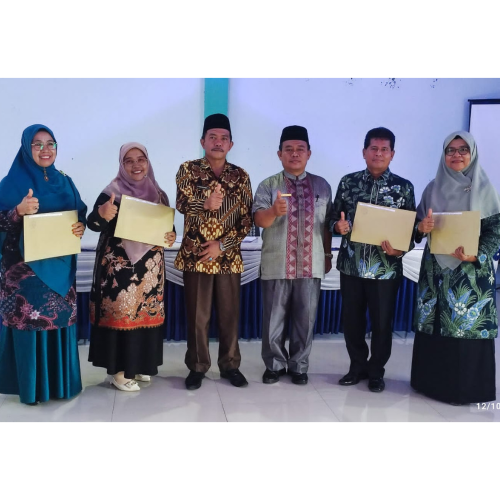 Guru Biologi MAN 5 Pasaman Barat terima SK Kenaikan Pangkat IV.b