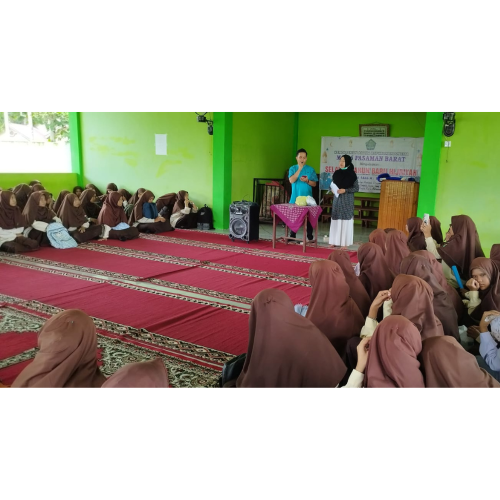 Petugas Puskesmas Lembah Binuang Kunjungi Forum Annisa MAN 5 Pasaman Barat