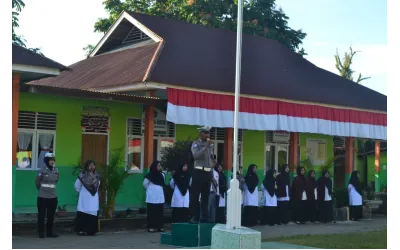 Satlantas Polres Pasaman Barat jadi Pembina Upacara Bendera di MAN 5 Pasaman Barat