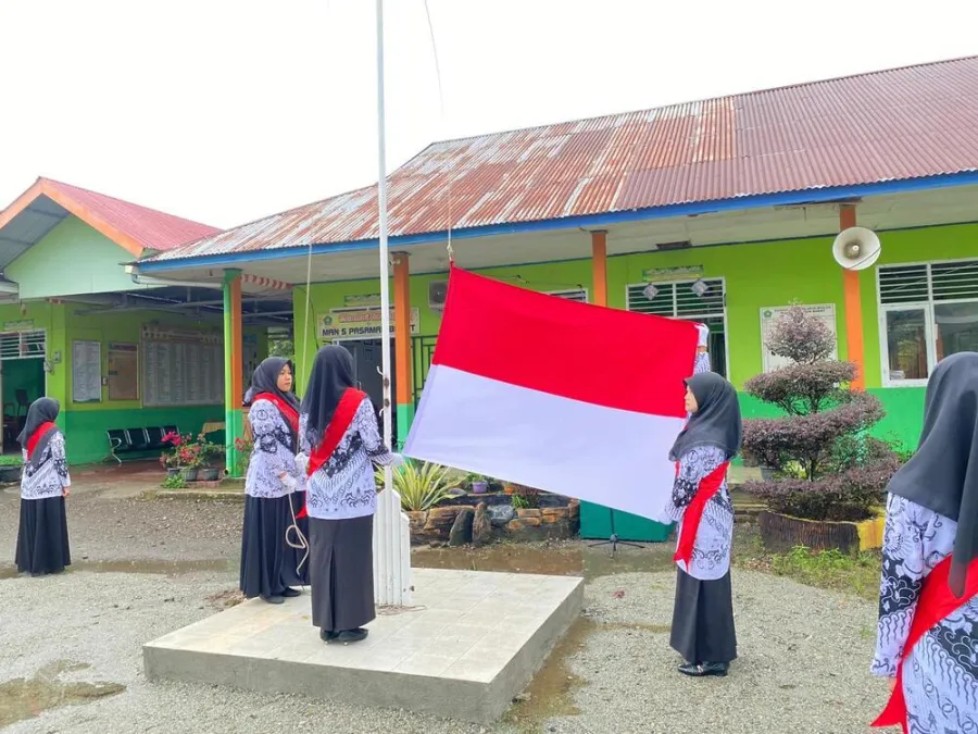 MAN 5 Pasaman Barat Gelar Upacara Peringatan Hari Guru Nasional 2025