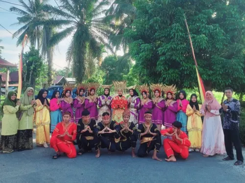 Sanggar Seni MAN 5 Pasaman Barat Laris di Acara Pesta Pernikahan