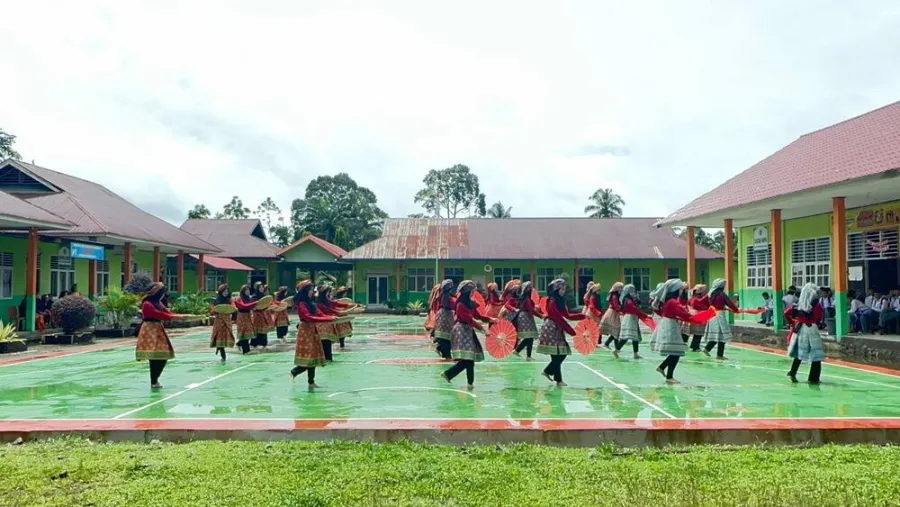 Sanggar Tari MAN 5 Pasaman Barat Kembali meriahkan Hari Guru Nasional