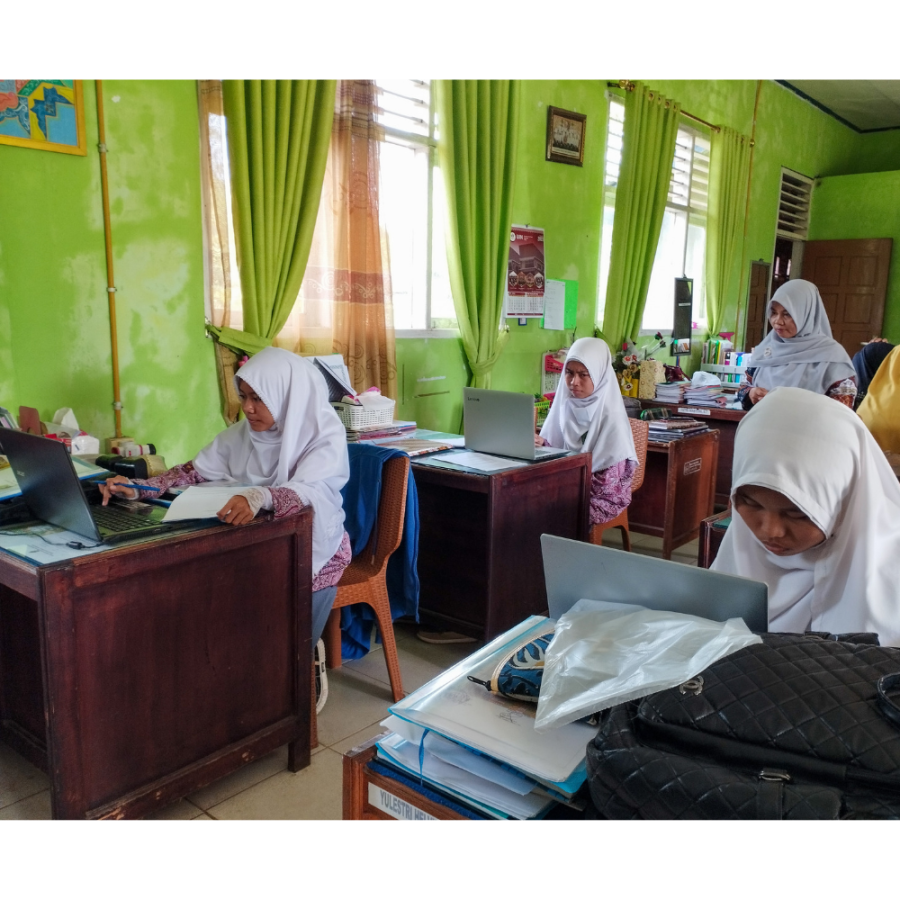 Tiga Siswi MAN 5 Pasaman Barat Ikuti Simulasi Olimpiade Bahasa Arab