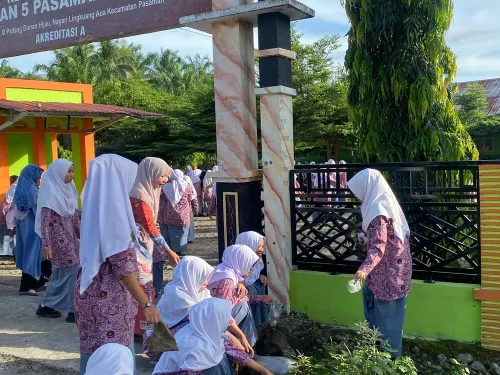 Aksi Bersih Sampah dalam Rangka Hari Lingkungan Hidup Sedunia di MAN 5 Pasaman Barat